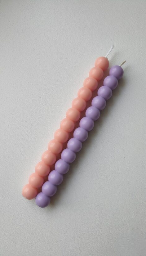 Dabīgā vaska galda svece, 25 cm, bumbiņas